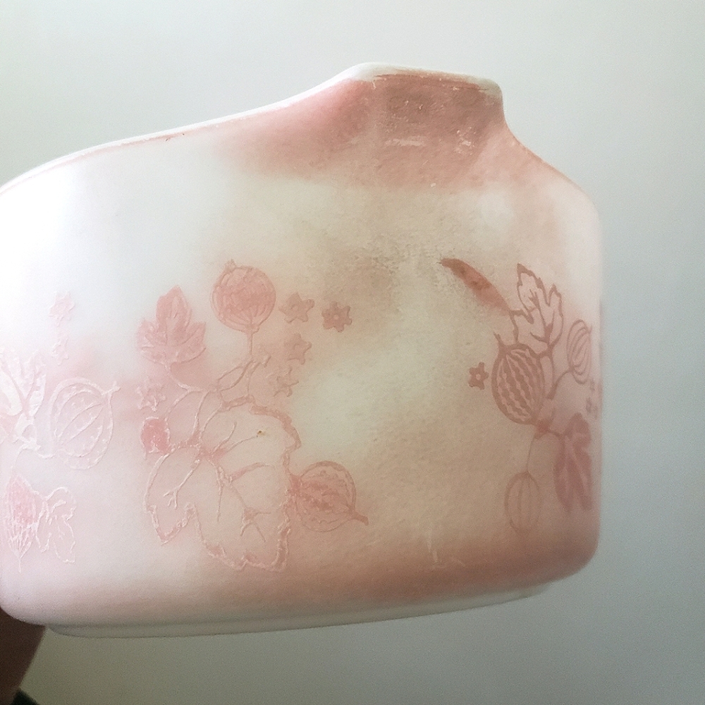 Pink Pyrex Casserole Dish - Picture 5 of 7